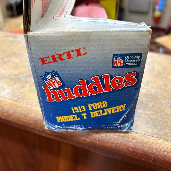 San Francisco 49er Ertl Collectibles NFL 1913 Ford Model T Delivery Truck Coin - Picture 2 of 6